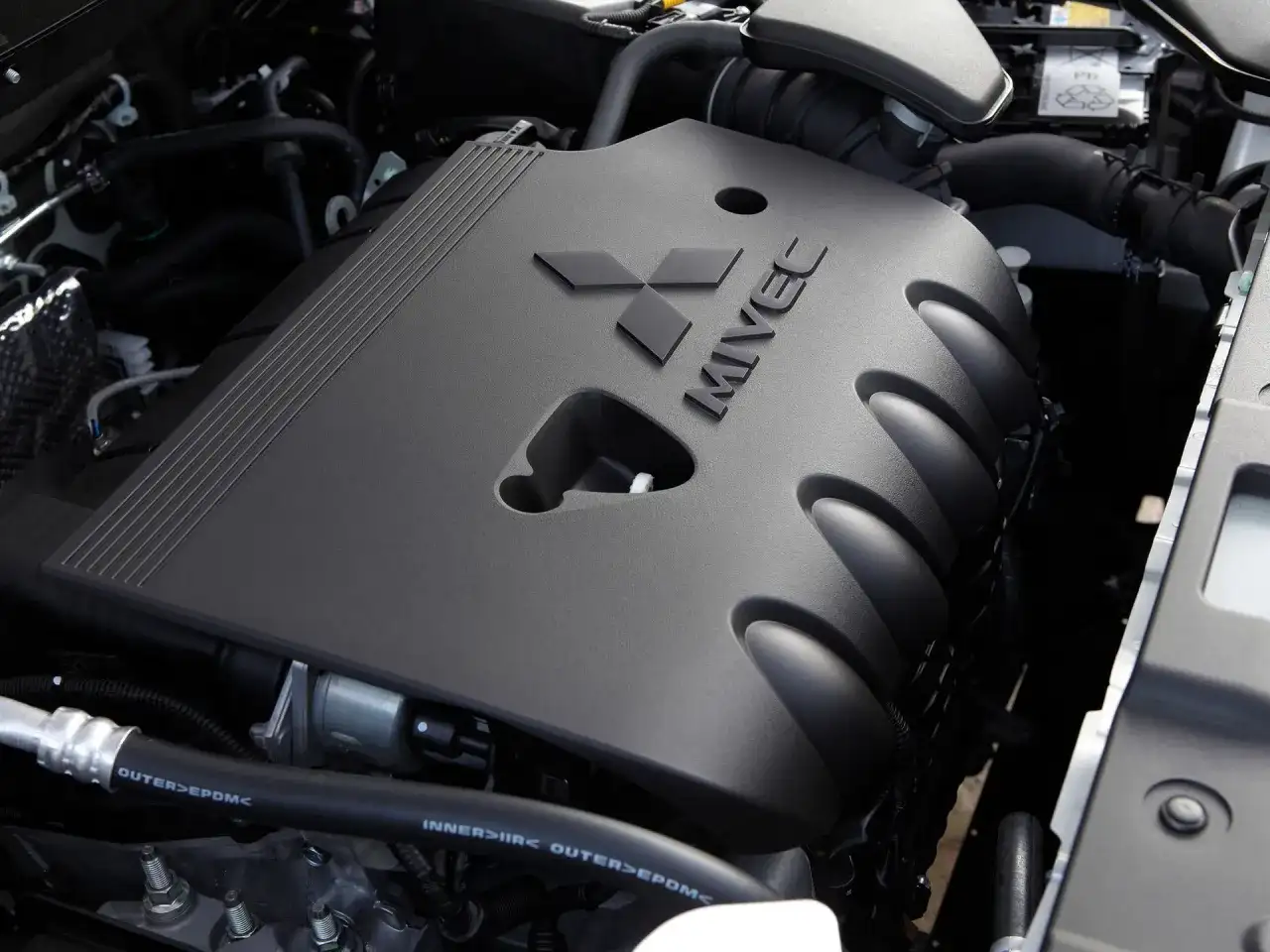 Jaki silnik w Mitsubishi Outlander 3 będzie najlepszy? Unikaj kosztownych błędów