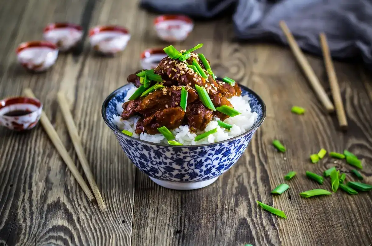 Pyszna wołowina po mongolsku - łatwy przepis na aromatyczne danie