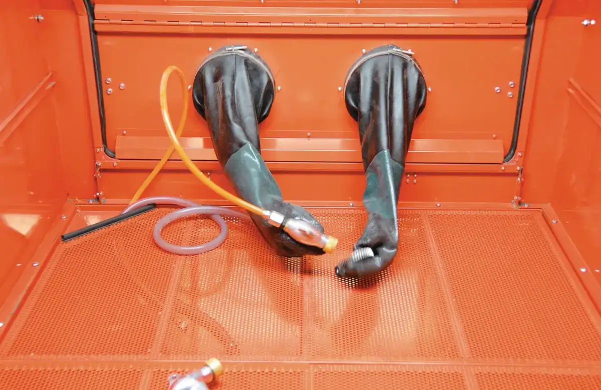 Jaką piaskarkę kabinową do felg wybrać, aby uniknąć uszkodzeń?