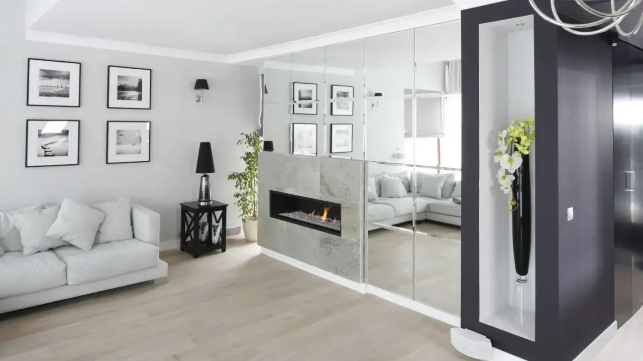 Jak optycznie powiększyć salon? Sprawdzone triki ekspertki