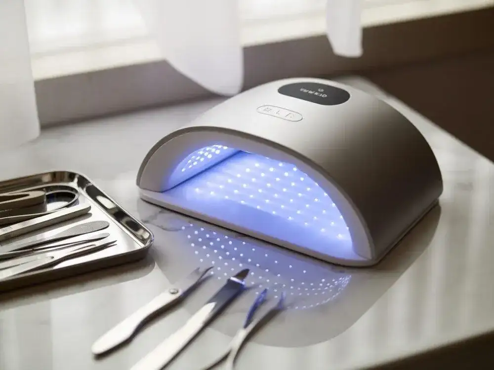 Jaka moc lampy do paznokci: Wybór najlepszej mocy dla utwardzania hybryd