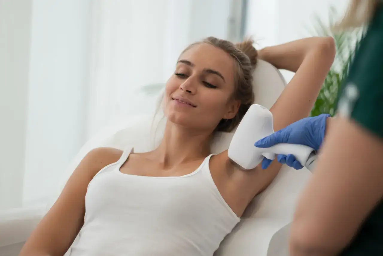 Depilacja laserowa pach: Ile zabiegów potrzebujesz?