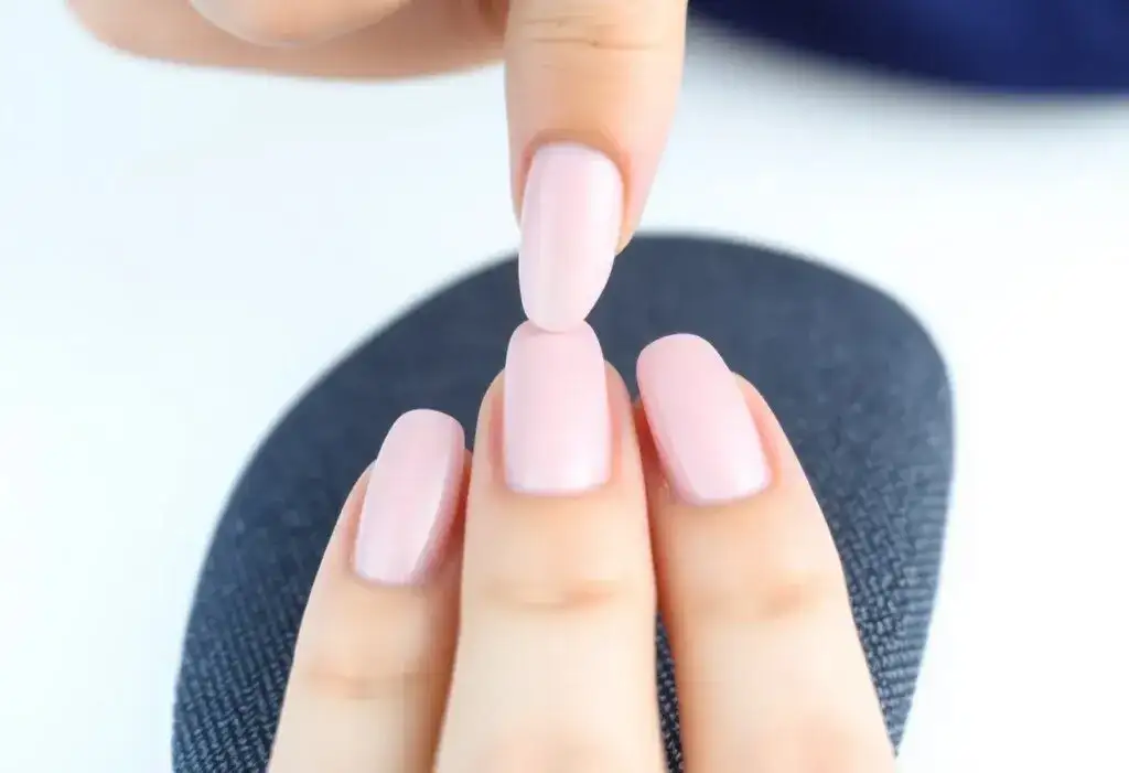 Jak zrobić domowy manicure bez błędów i cieszyć się pięknymi paznokciami