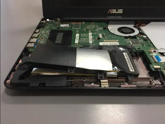 Gdzie jest bateria w laptopie ASUS? Oto co musisz wiedzieć