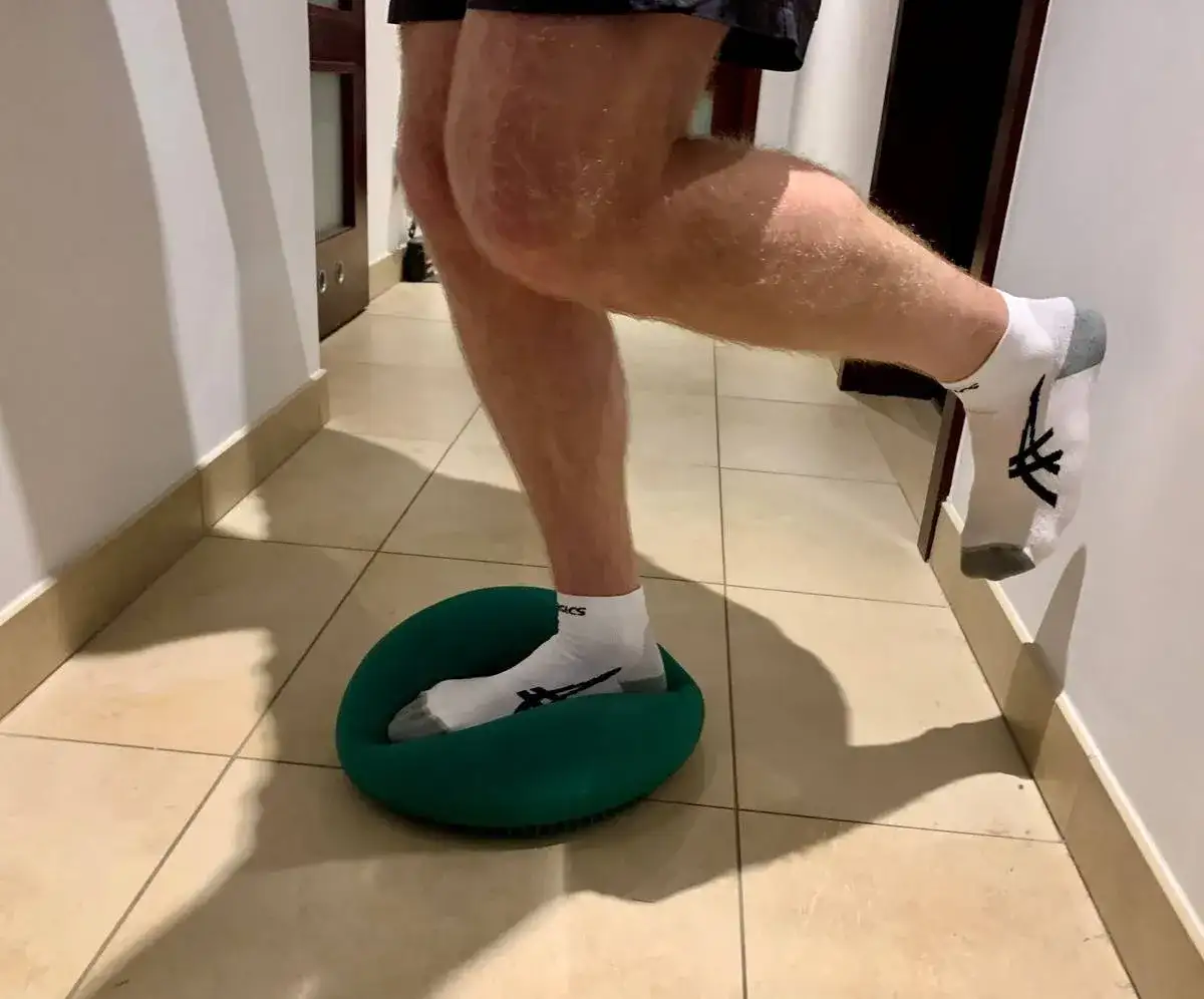 Skręcenie kostki: Co robić? PEACE & LOVE to klucz do szybkiej formy