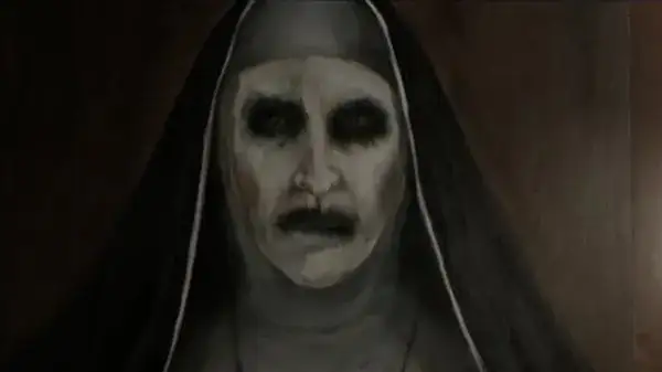 Film Zakonnica: Mroczny Horror z Uniwersum Obecności