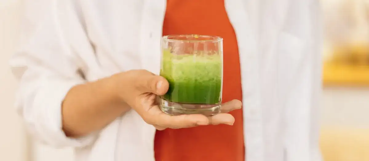 Beneficios sorprendentes del batido de espinacas y plátano para tu salud