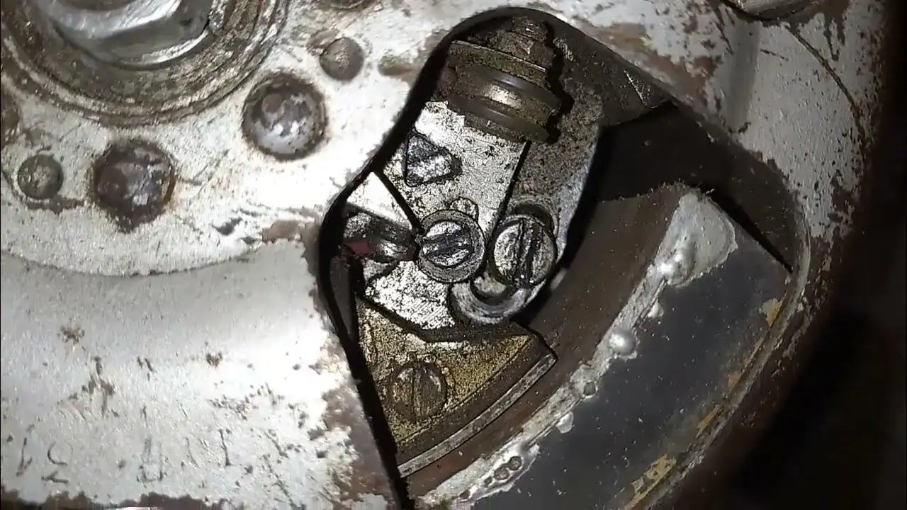 Ustaw zapłon w kosiarce: prosty trik z wizytówką! Poradnik.