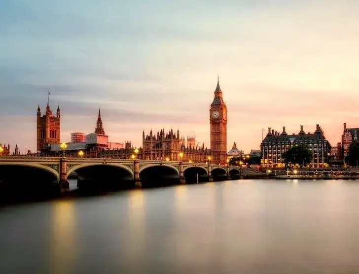 Podróż do UK po Brexicie: co wolno wwozić do Anglii? Sprawdź limity!