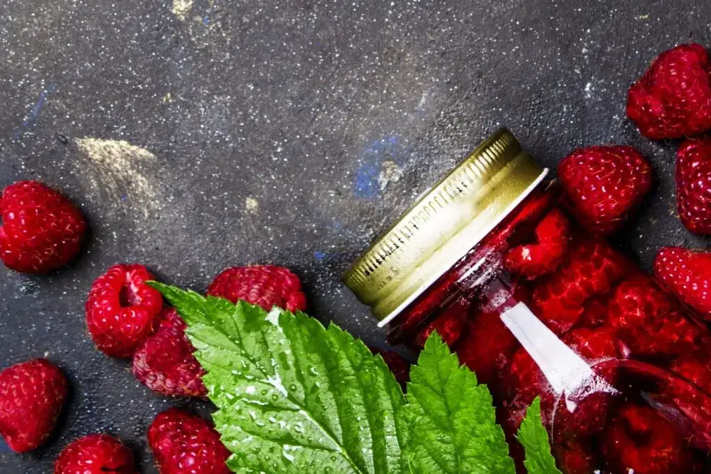 Ile pasteryzować sok z malin, aby uniknąć zepsucia i zachować smak