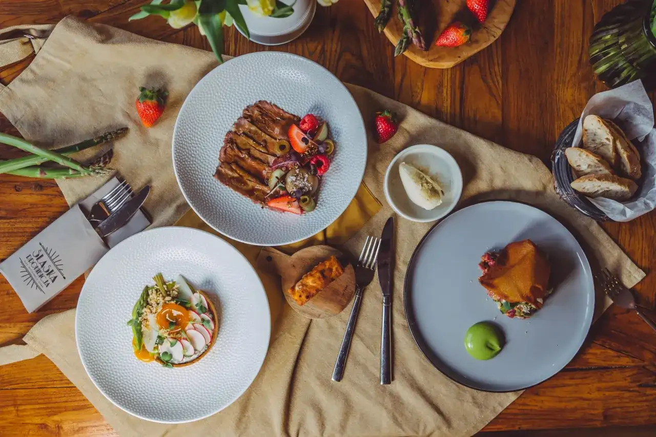 Gdzie zjeść w Katowicach? Poznaj top restauracje i ukryte perełki