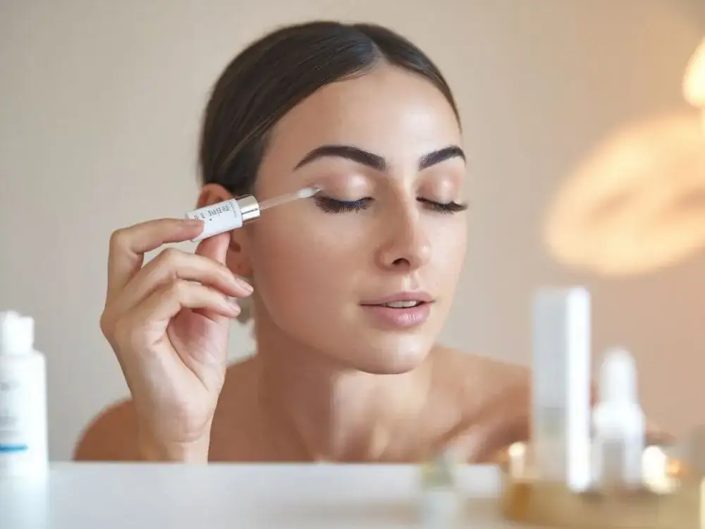 Sekrety gęstych rzęs: Domowe sposoby, najlepsze serum i zabiegi