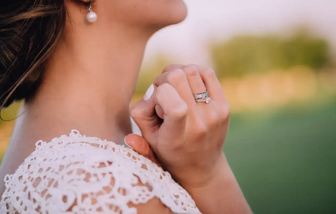 Czy obrączkę z diamentem można powiększyć? Wyzwania i koszty