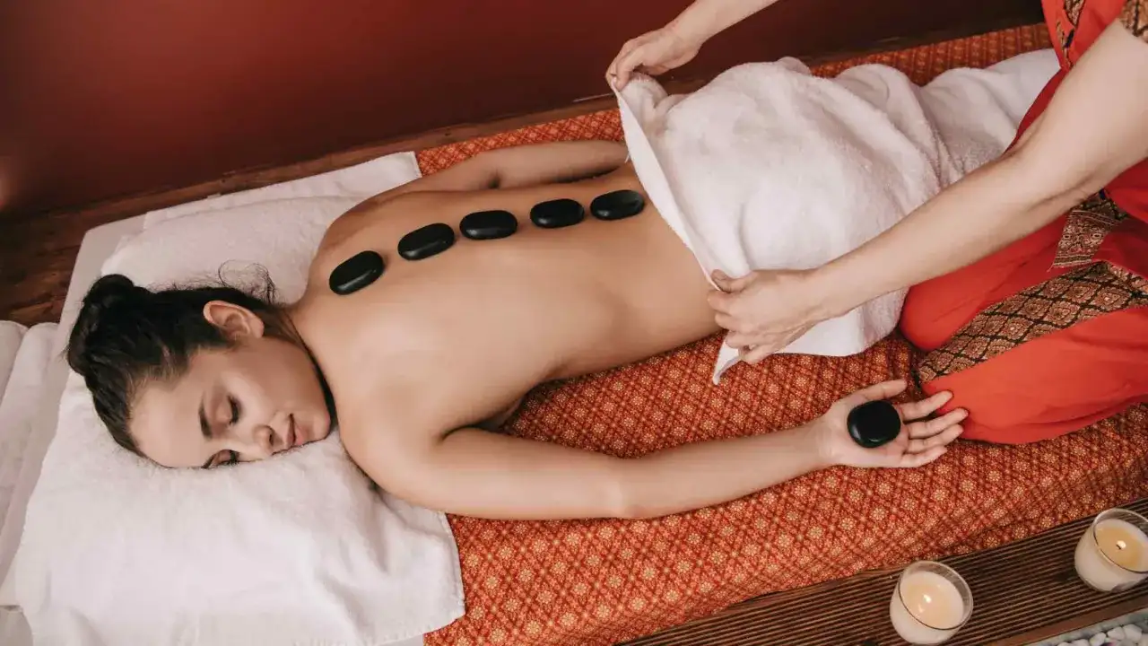 Masaż tajski: Na czym polega? Przewodnik dla początkujących + Korzyści