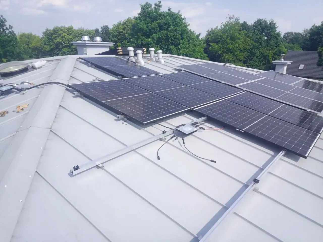 Fotowoltaika dla Wspólnot - Korzyści, Koszty i Finansowanie dla Wspólnot Mieszkaniowych