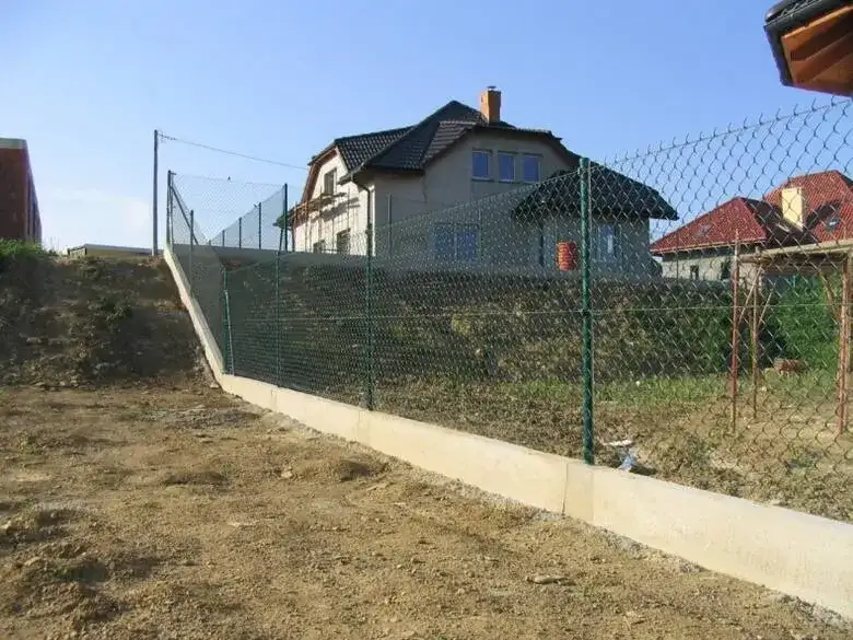 Ile kosztuje ogrodzenie z siatki? Sprawdź ceny i ukryte koszty