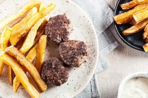 Frytki z czym na obiad – najlepsze pomysły na pyszne połączenia