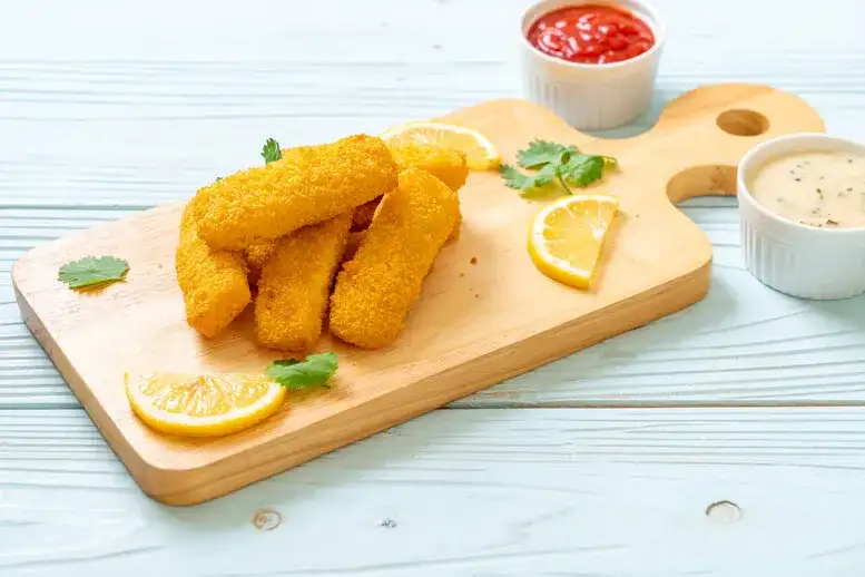 Jak smażyć mrożone paluszki rybne, by były chrupiące i smaczne
