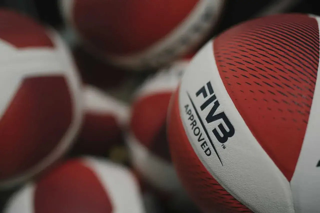 Waga piłki do siatkówki: Halowa, plażowa, dla dzieci normy FIVB