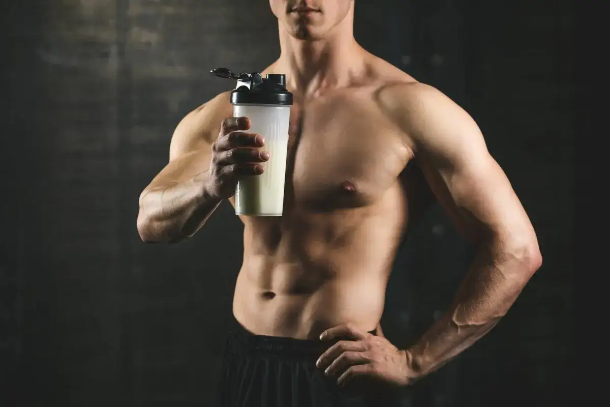 Białko po treningu: Mit "okna anabolicznego" obalony? Sprawdź!