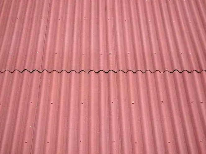 Płyta bitumiczna na dach – zastosowanie, zalety, montaż i konserwacja