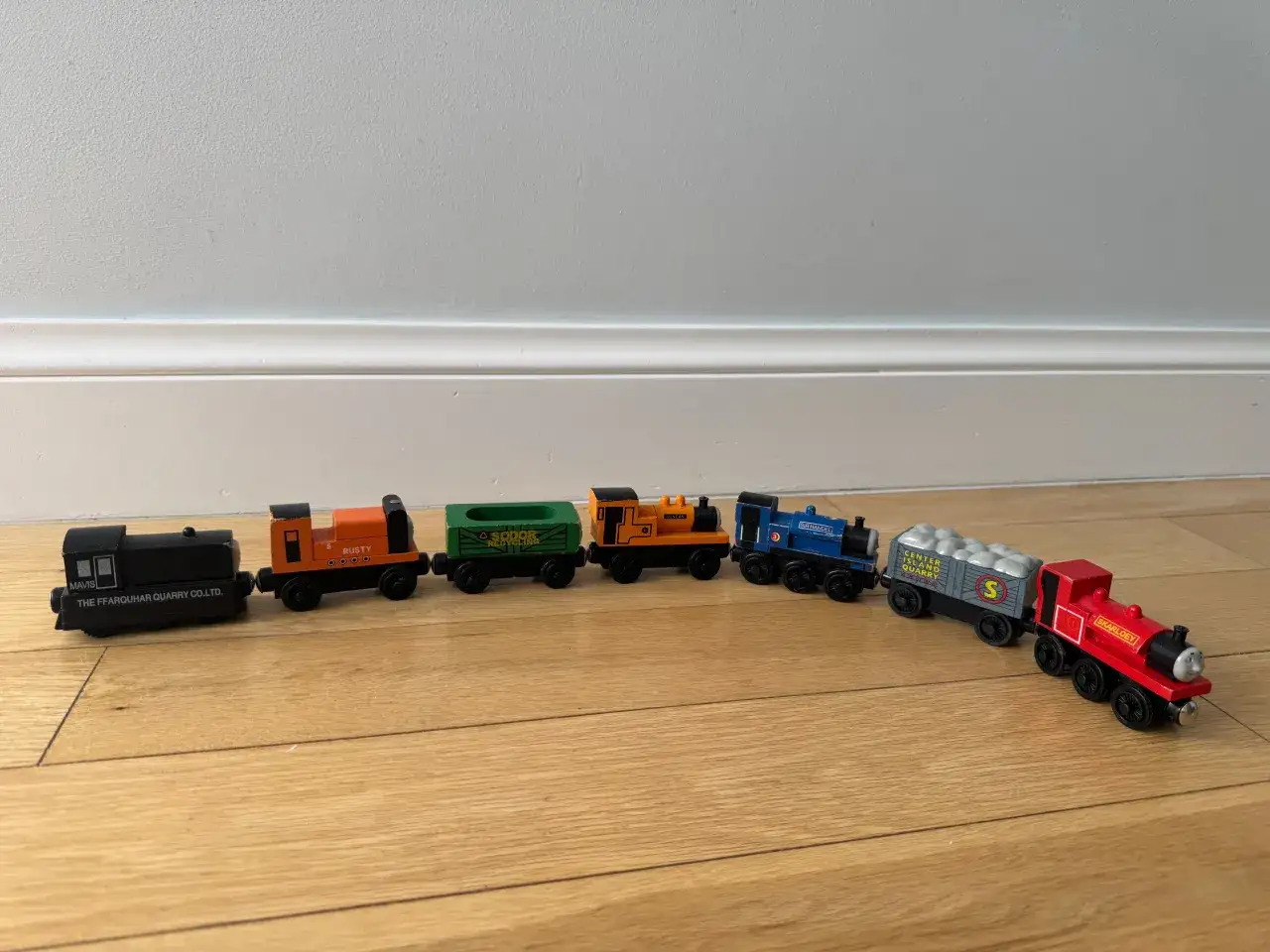 Tomek i Przyjaciele: Plastik, metal, drewno? Wybierz mądrze!