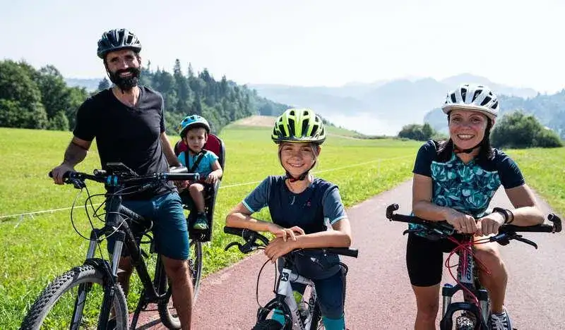 Gdzie na rower z dzieckiem? Bezpieczne trasy i atrakcje dla rodzin