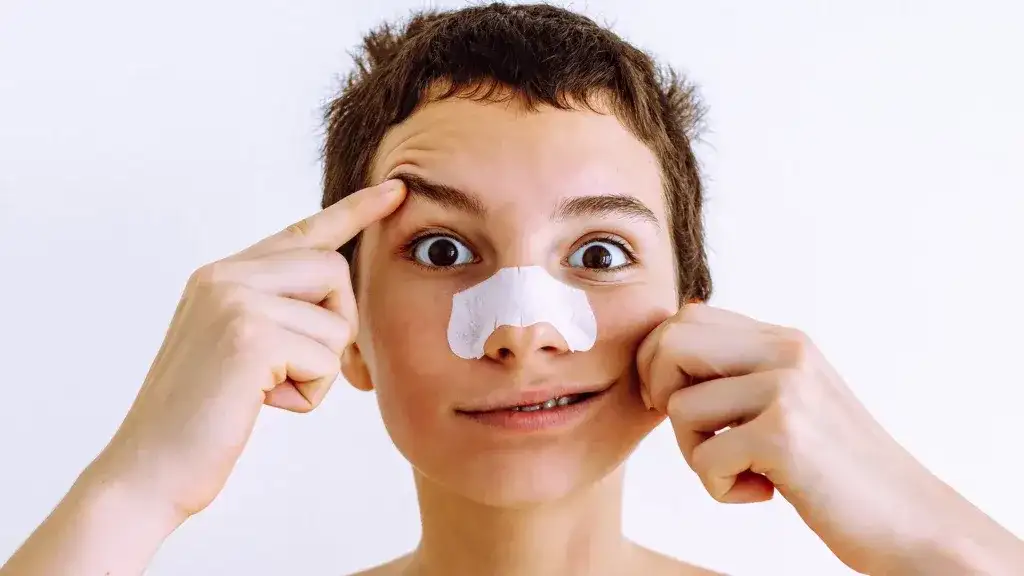 Skuteczne sposoby na dezynfekcję kosmetyków – uniknij problemów ze skórą