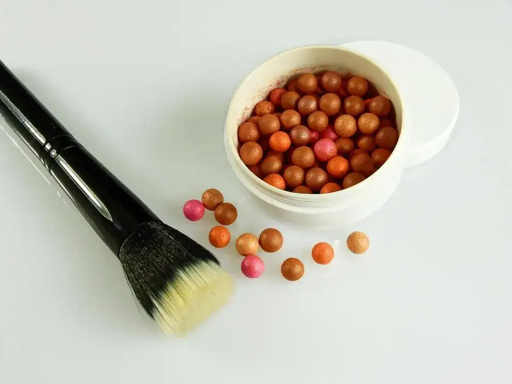 Perełki brązujące Avon: Jaki odcień wybrać? Przewodnik eksperta!