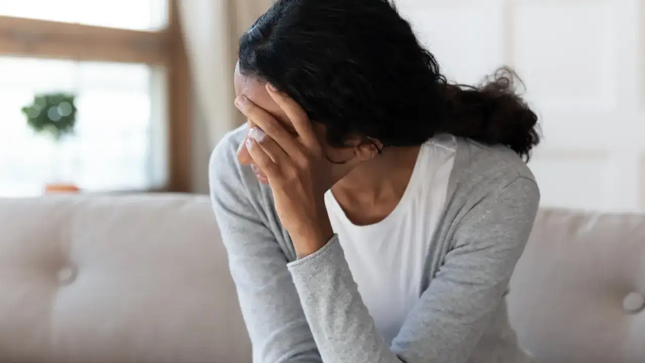 Skutki uboczne biorezonansu – ból głowy, zmęczenie i inne zagrożenia