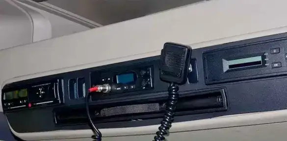 Jak podłączyć CB radio w ciężarówce bez zbędnych problemów?