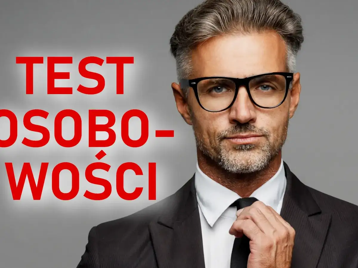 Mężczyzna w okularach poprawia krawat. Czy odkryjesz najrzadszy typ osobowości?
