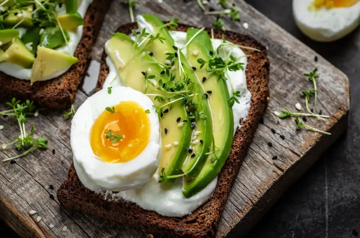 Śniadania na odchudzanie: 3 kroki do sytości i szczupłej sylwetki