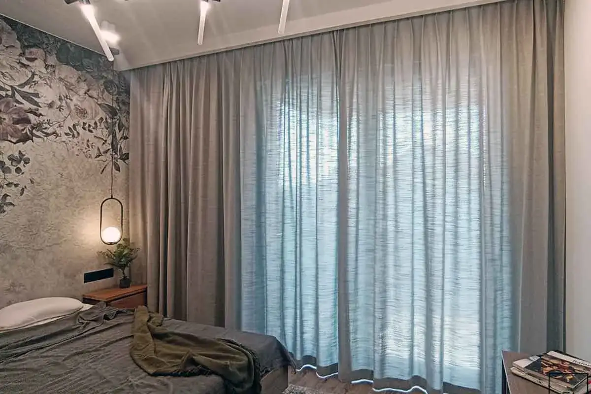 Karnisz do sypialni: Jak wybrać idealny dla komfortu i stylu?