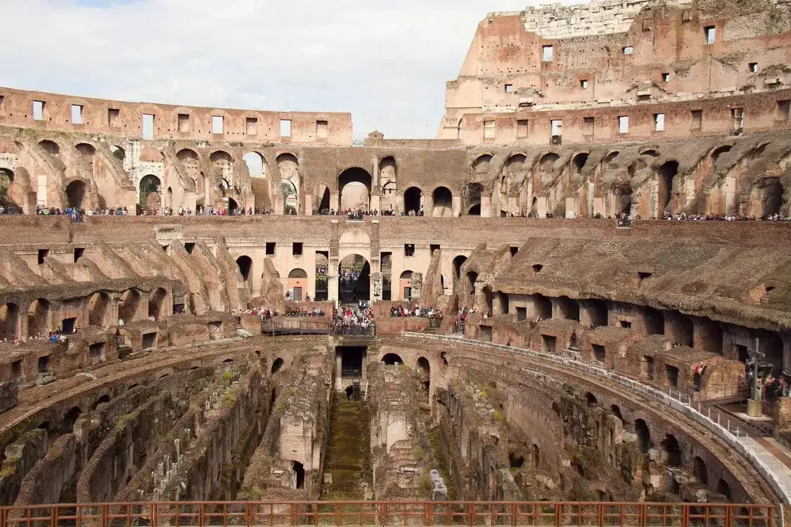 Dlaczego Koloseum jest atrakcyjne dla turystów? Odkryj jego tajemnice