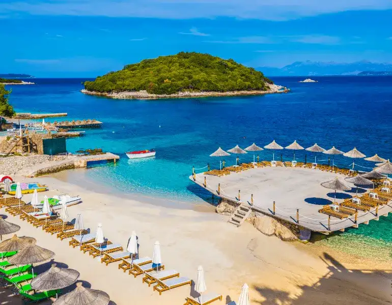 Albania: Jak się ubrać? Praktyczny przewodnik po klimacie i kulturze