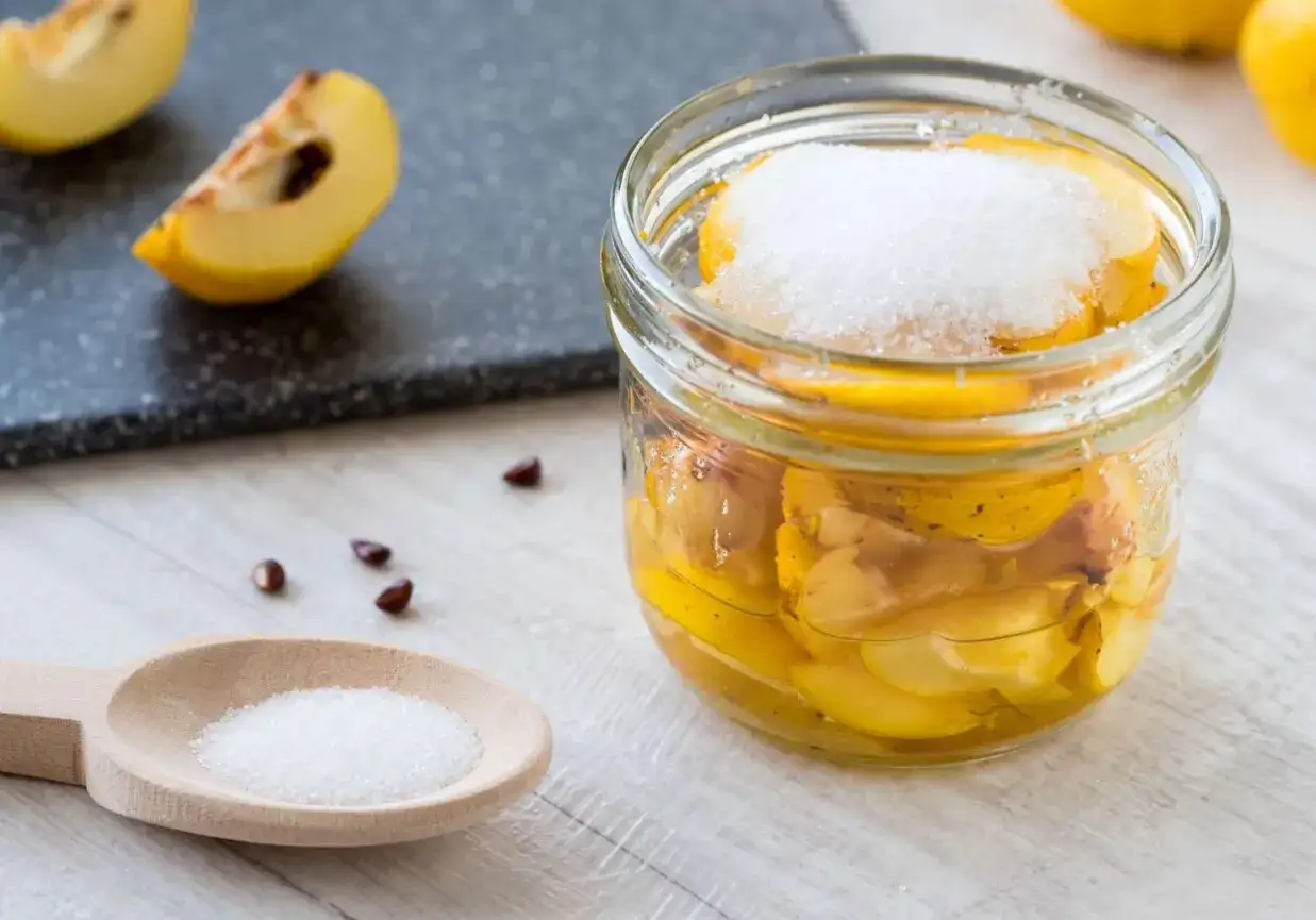 Jak zrobić sok z pigwy - prosty przepis na zdrowy napój domowy