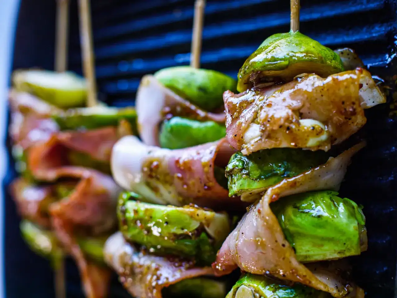 Jakie mięso na szaszłyki z grilla? Odkryj najlepsze opcje!