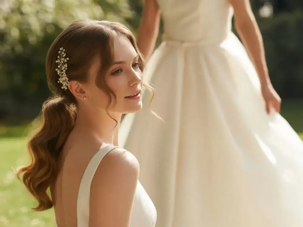 Niska panna młoda? Odkryj suknię, która Cię wydłuży i wysmukli!