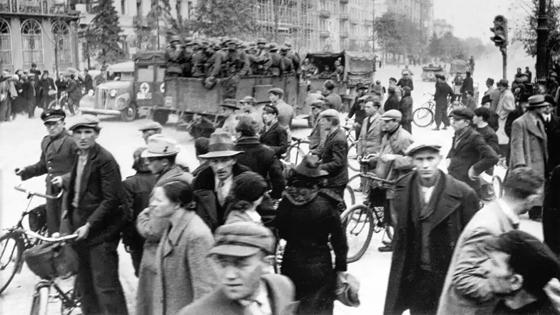 Alarm wiersz Słonimskiego: strach i chaos w Warszawie 1939