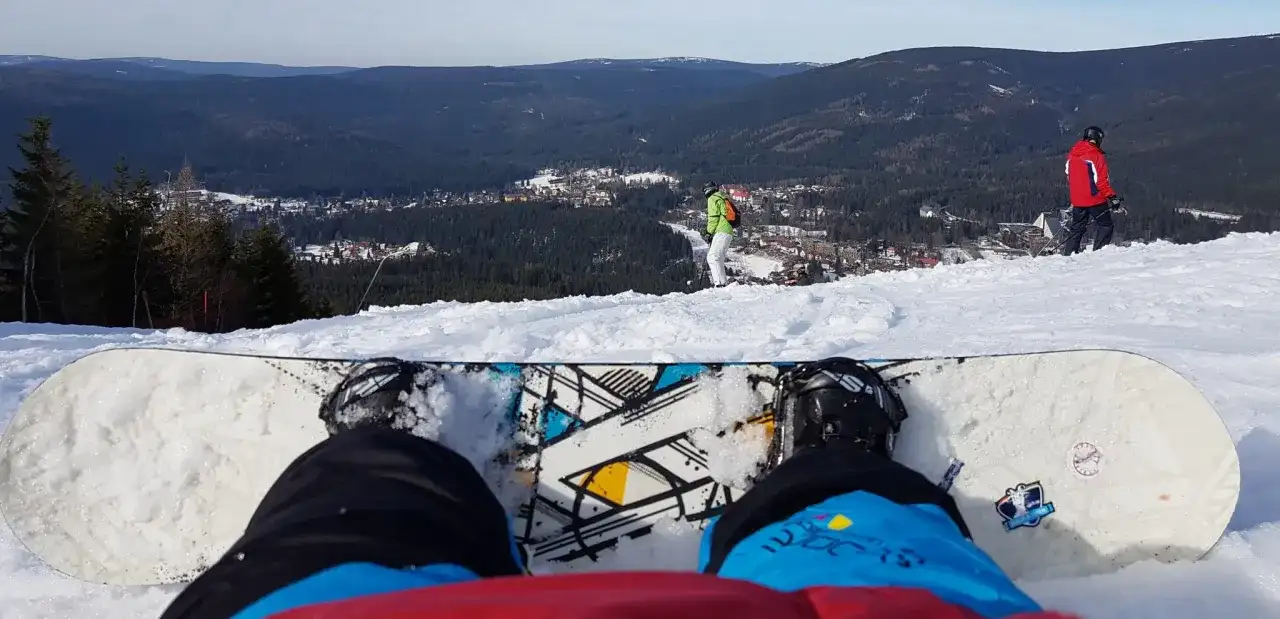Ile kosztuje wypożyczenie snowboardu w Zakopanem? Ceny i porady