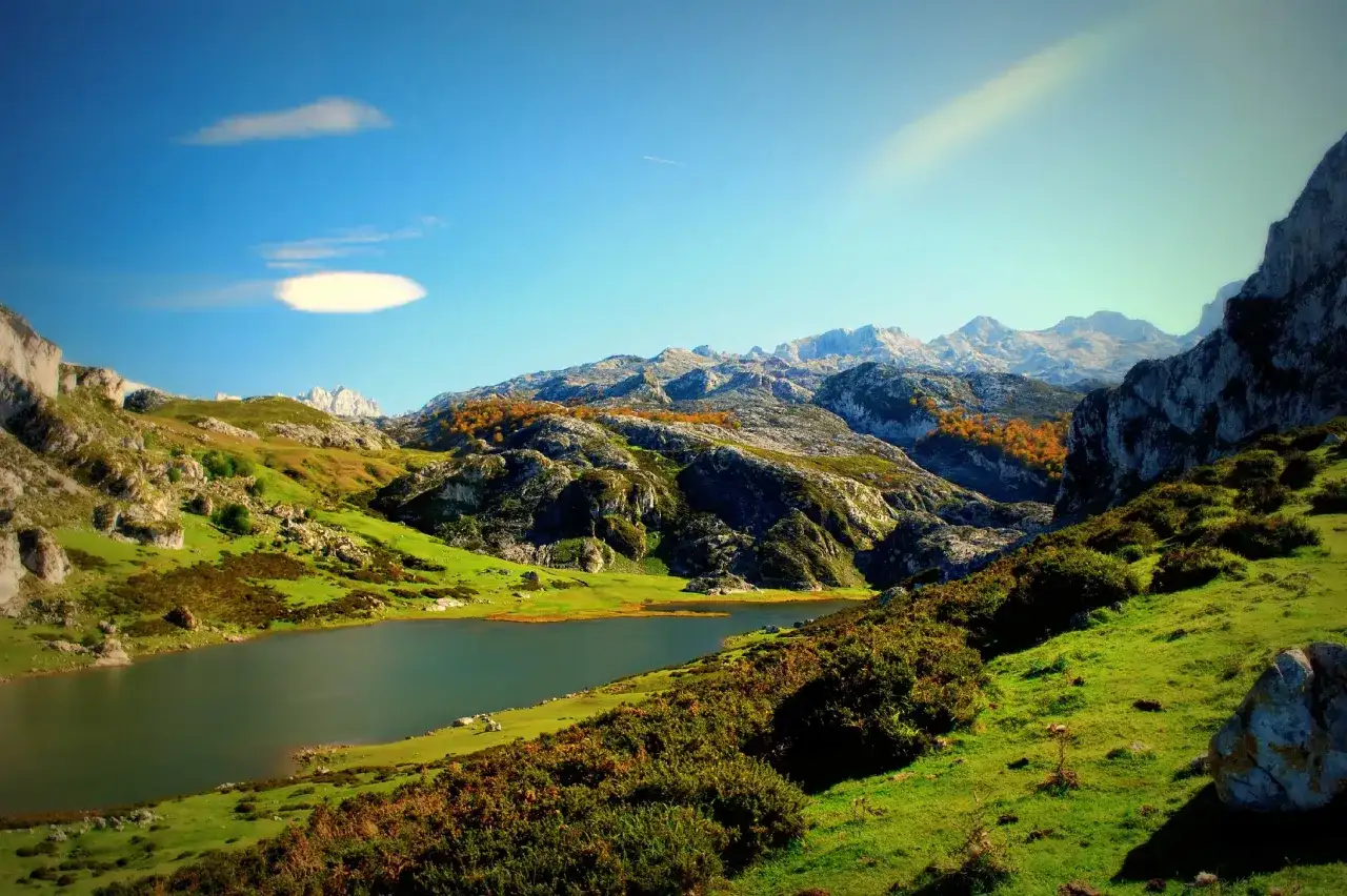 ¿Se puede subir en coche a los lagos de Covadonga? Acceso y restricciones