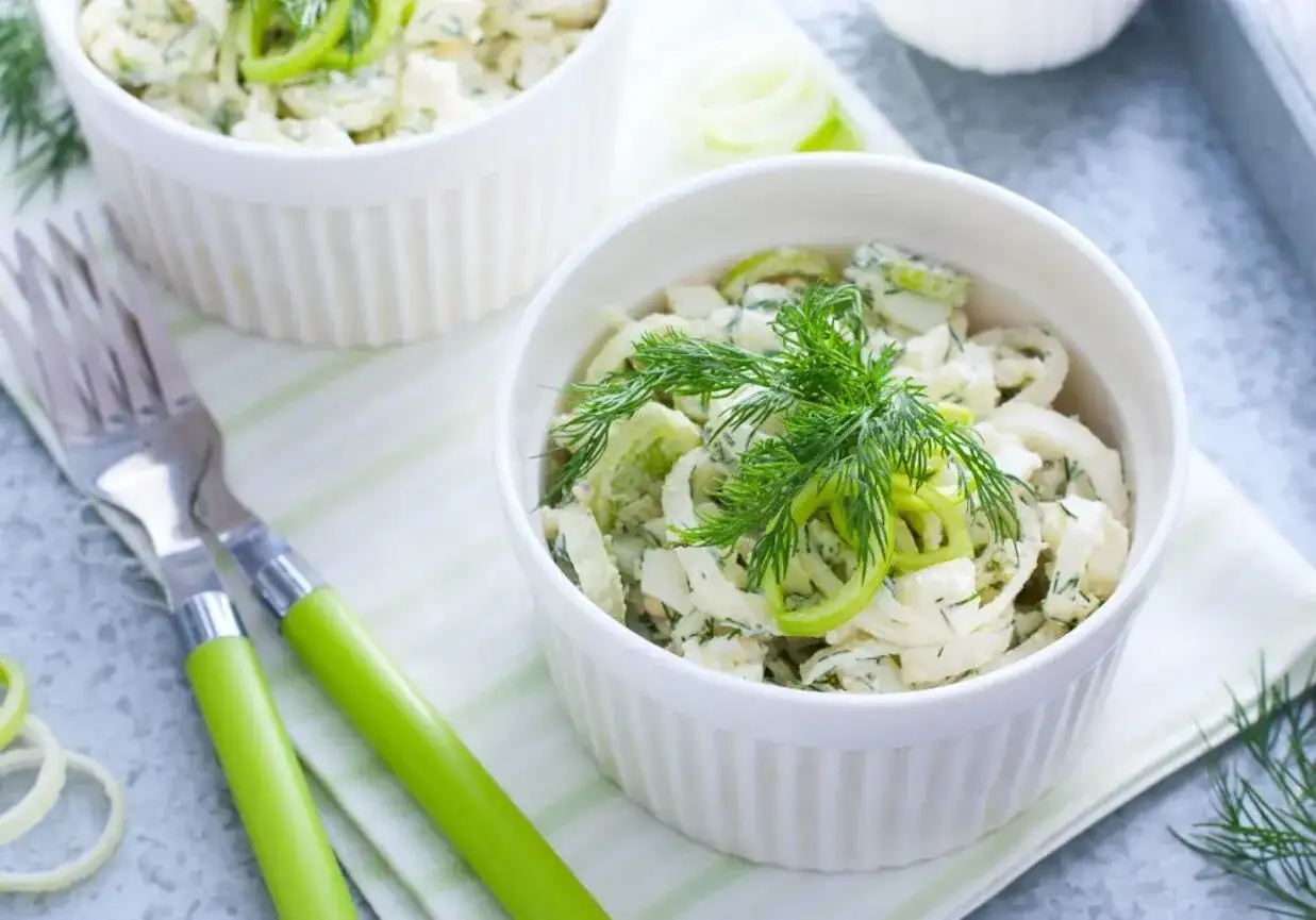 Jak przygotować surówkę z białej kapusty jak w barze - sprawdzone przepisy