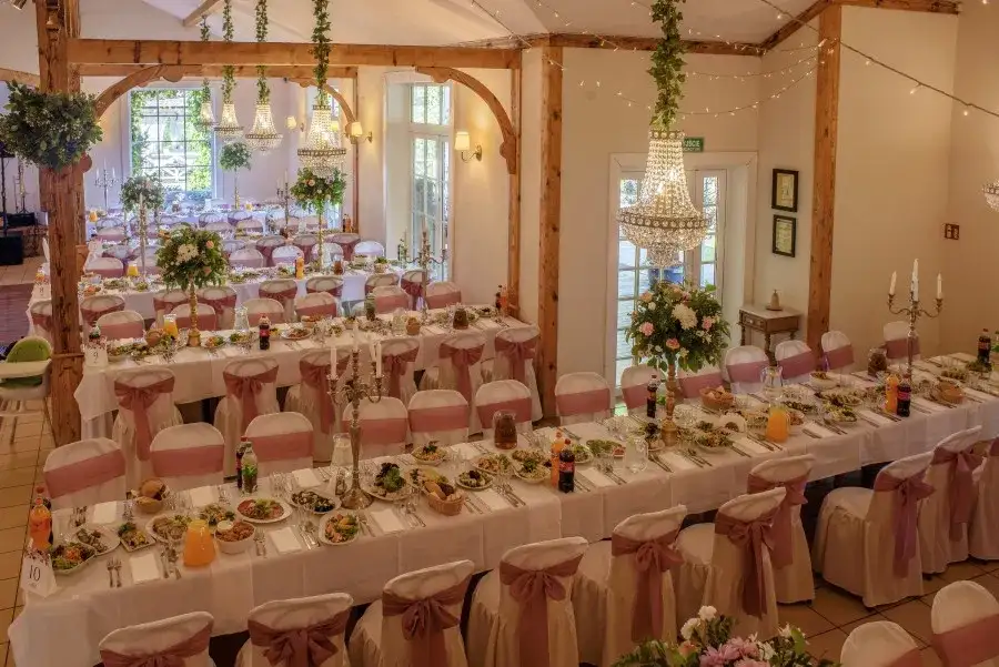 Dworek i patio na wodoktach - idealne miejsce na Twoje wesele