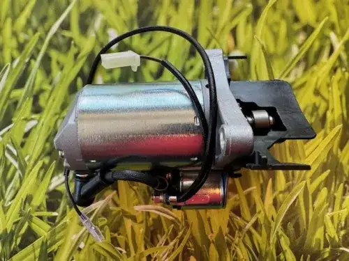 Jak zamontować rozrusznik elektryczny do kosiarki – uniknij problemów przy instalacji