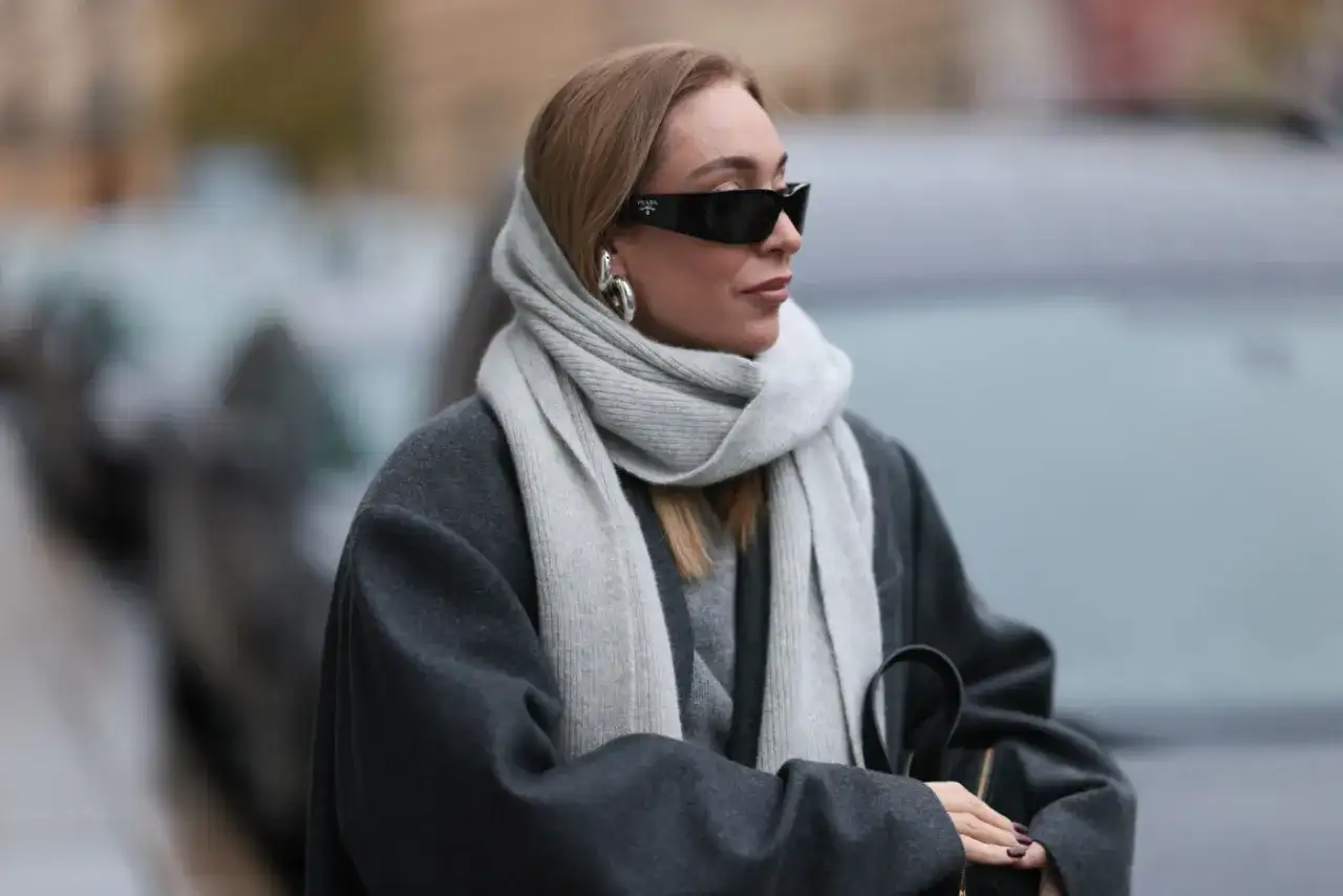 Jak nosić komin damski: 7 stylowych sposobów na każdą okazję