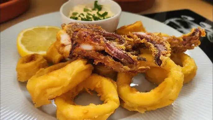 Cómo preparar calamares fritos a la andaluza crujientes y deliciosos