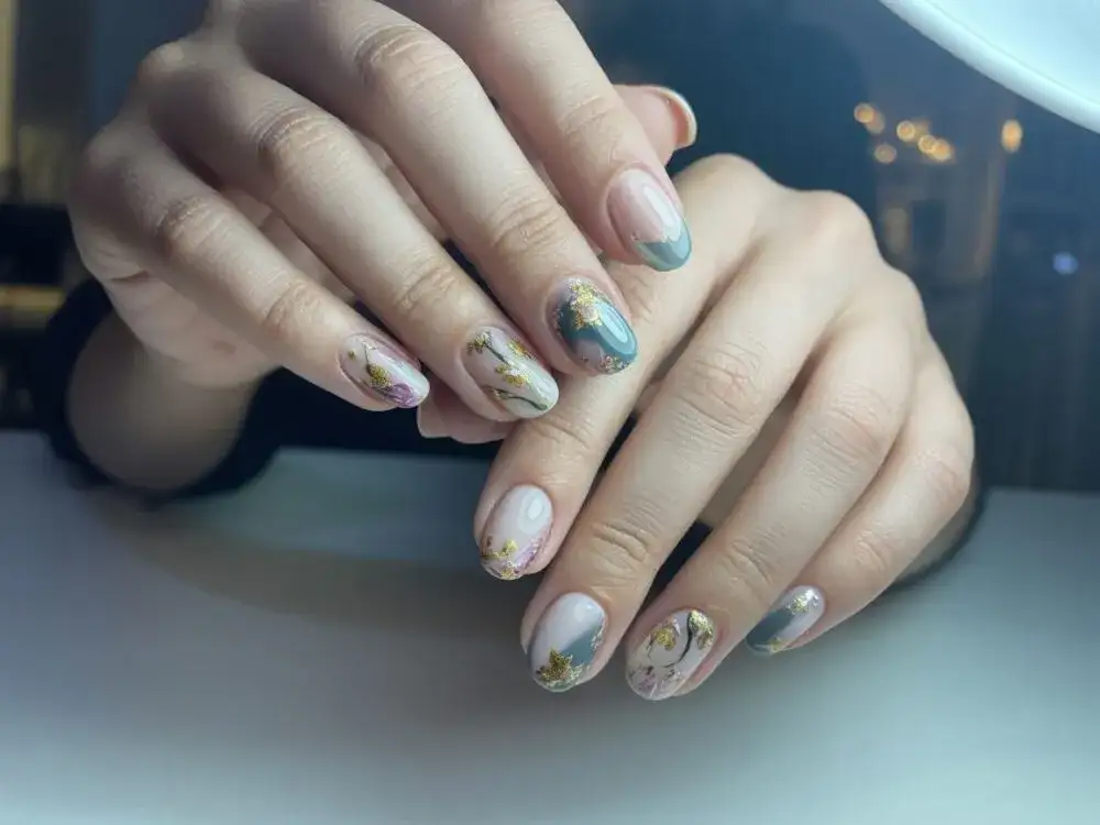 Hybryda paznokcie co to? Poznaj ich zalety i proces aplikacji