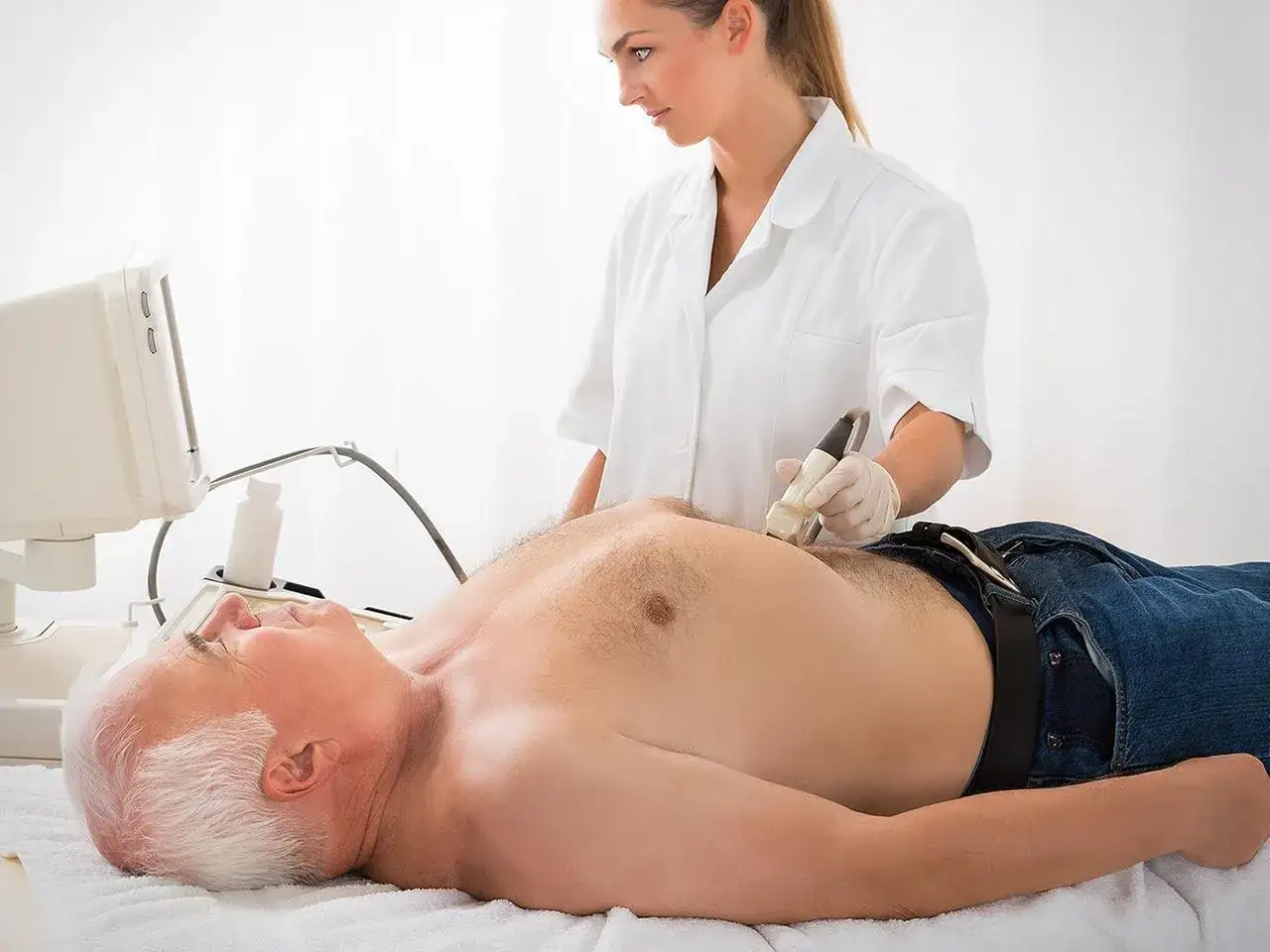 Aneurysma Bauch Symptome: Warnzeichen, die Sie nicht ignorieren sollten