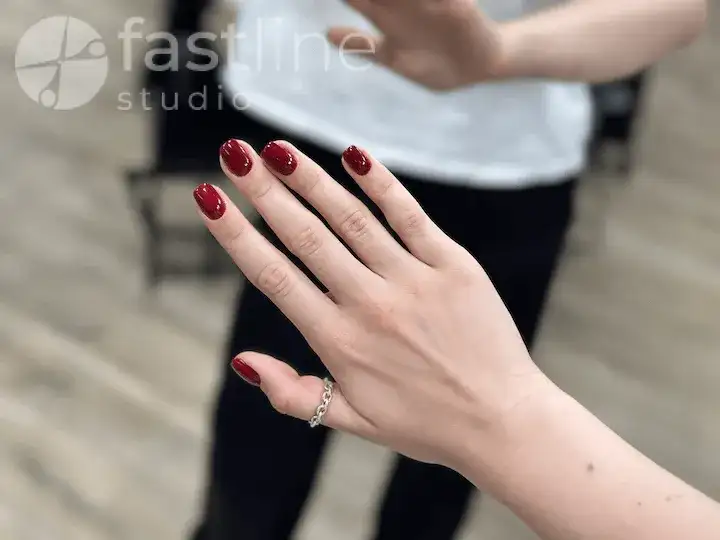 Ile kosztuje manicure żelowy? Cennik, czynniki i oszczędności!